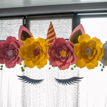 Декоративно пано с цветя на тема „Еднорог“